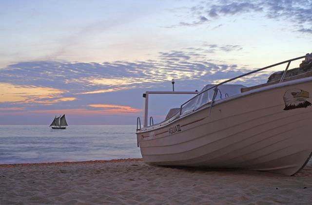 gal/Dave_Day/Boat on beach.jpg